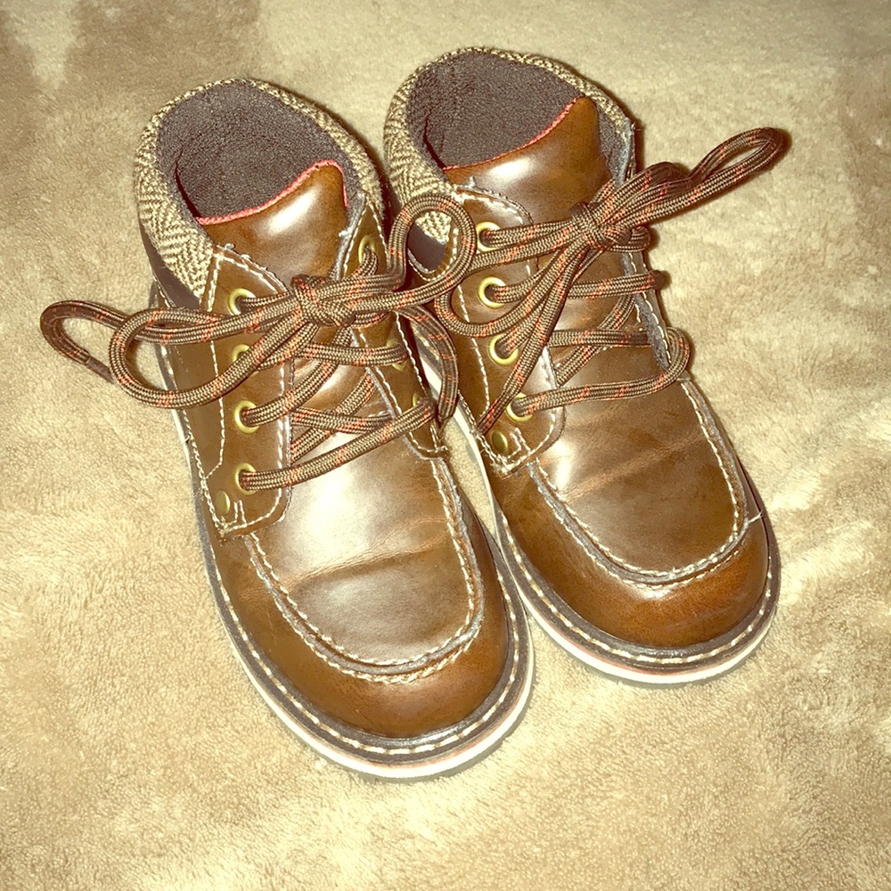 Gently worn EDDIE BAUER boys boots
